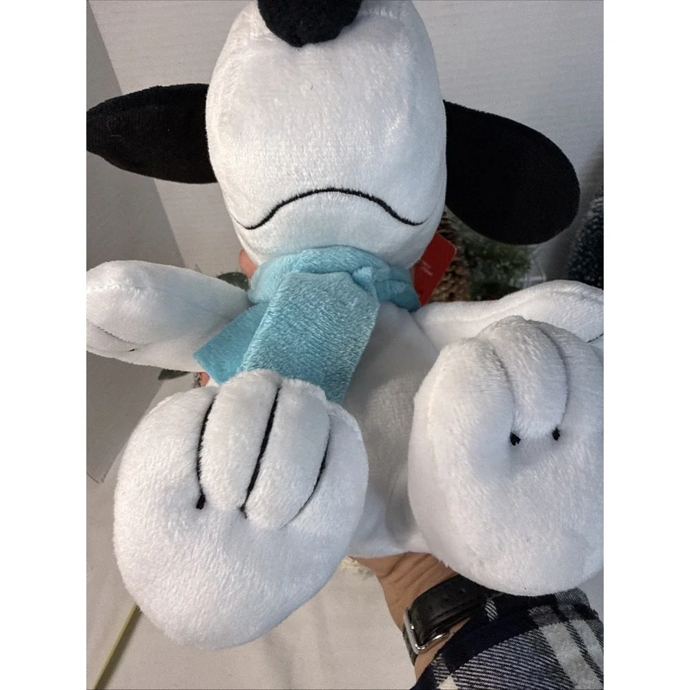 Hallmark Peanuts Snoopy Plush in Winter Hat & Scarf 7
